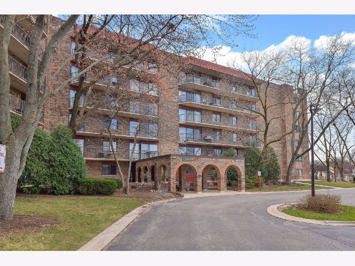Condominiums Sold Baybrook Palatine Illinois, 111 Baybrook