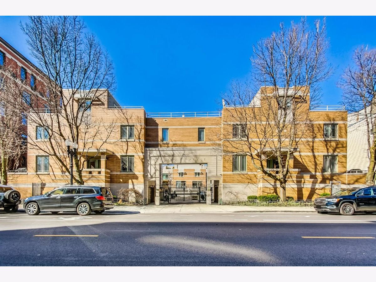 Townhomes Sold Schiller Place Chicago Illinois, 1440 Wells
