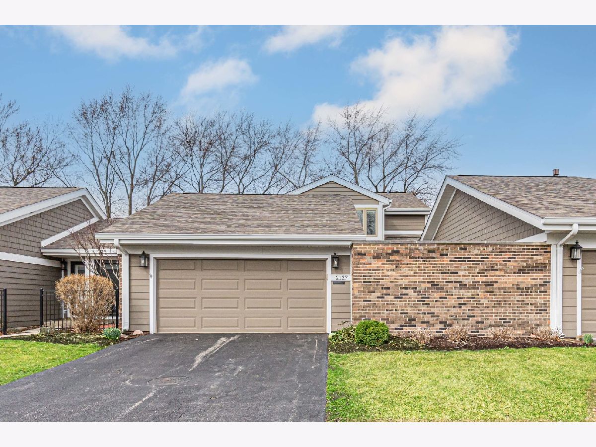 Townhomes & Condos & Homes Sold Streams Villa Wheaton Illinois, 2127 Fox Run