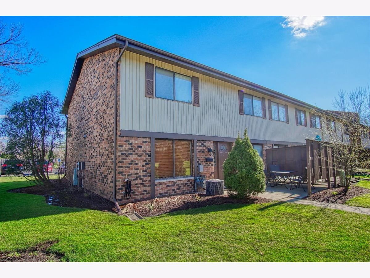 Townhomes & Condos Sold Village Square Downers Grove Illinois, 7 Tower