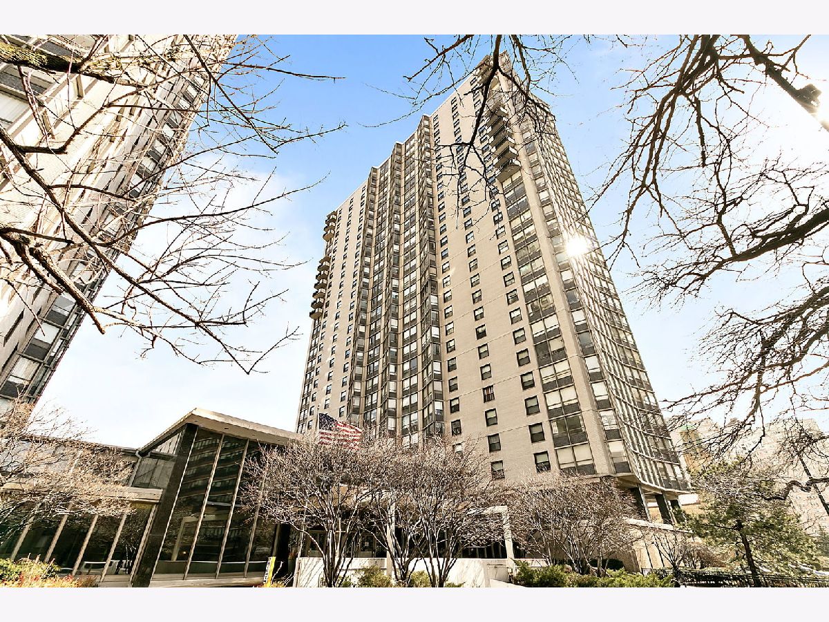 Condominiums Rented Hollywood Towers Chicago Illinois, 5701 Sheridan