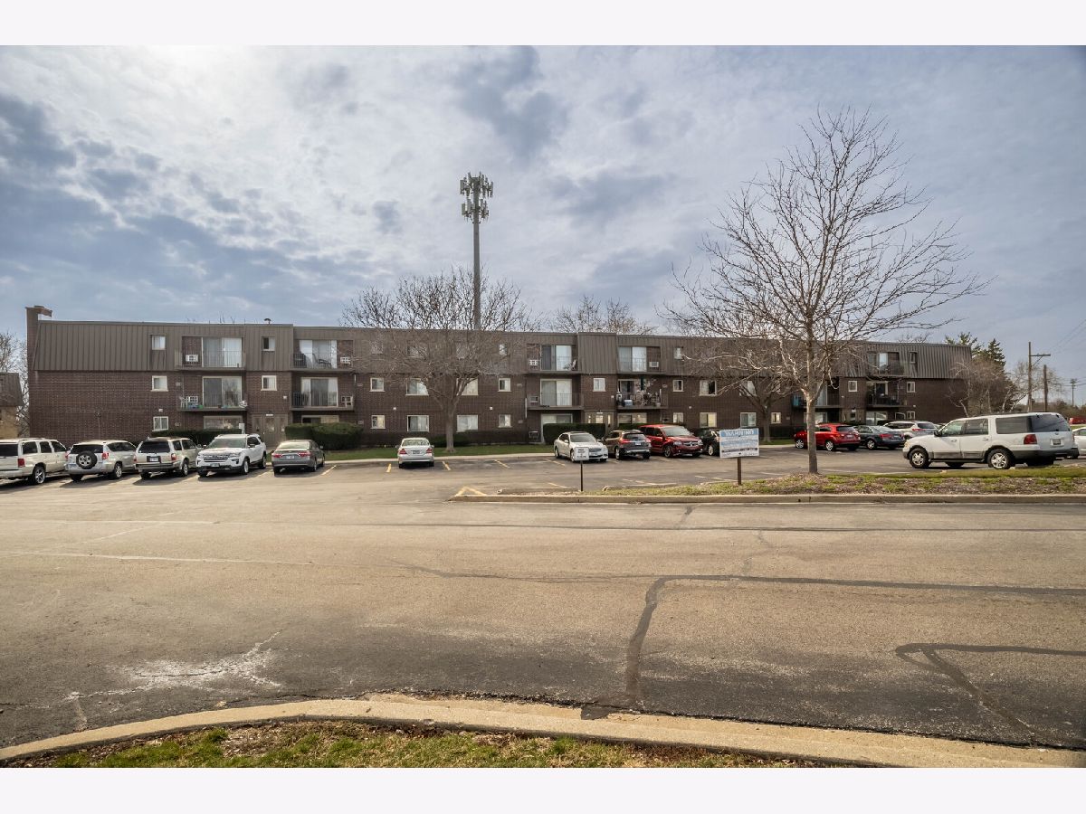 Condominiums Sold Fairway Greens Wheeling Illinois, 586 Fairway View