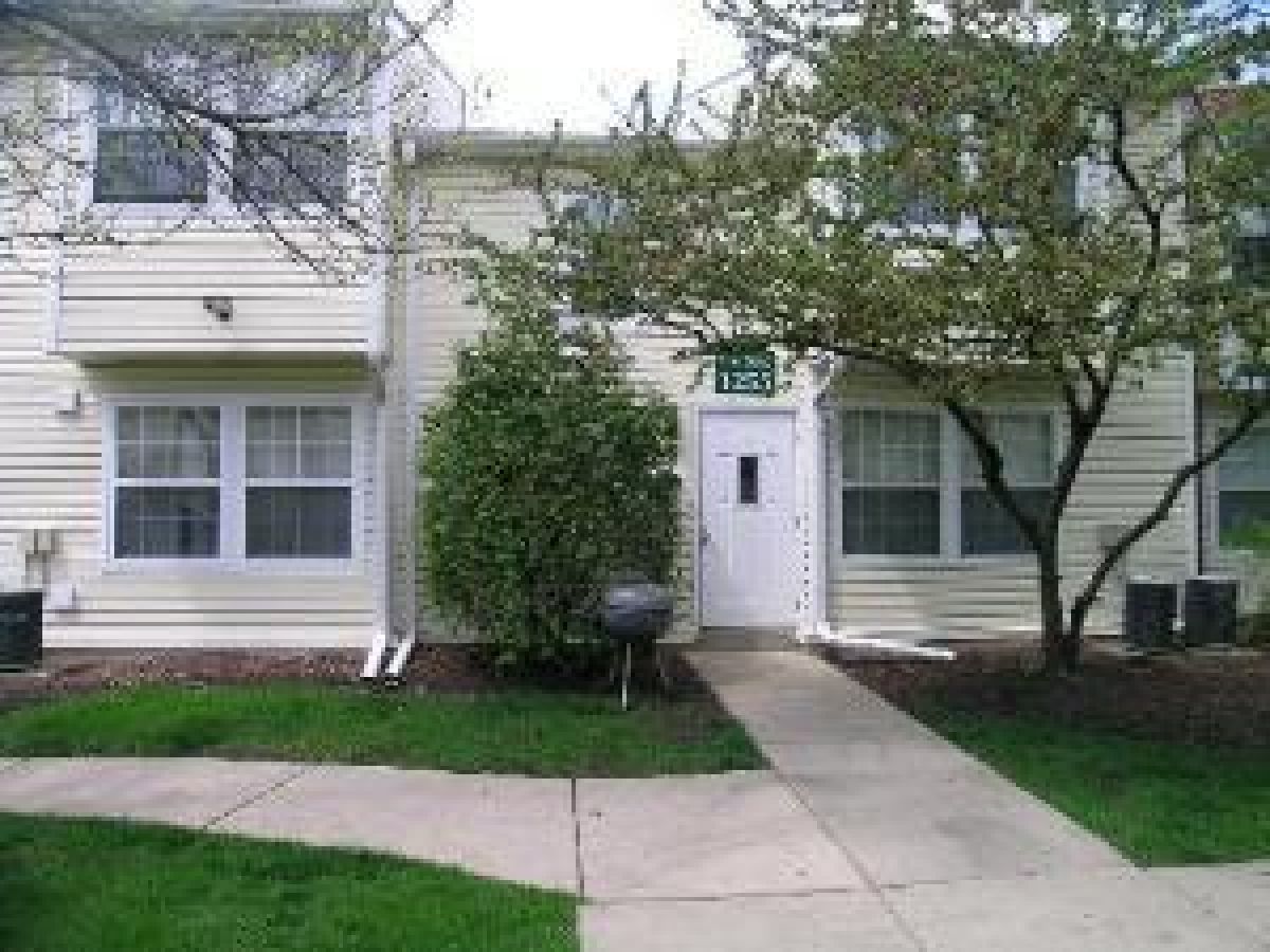 Condos & Townhomes Rented Wyndham Club Palatine Illinois, 1255 Wyndham