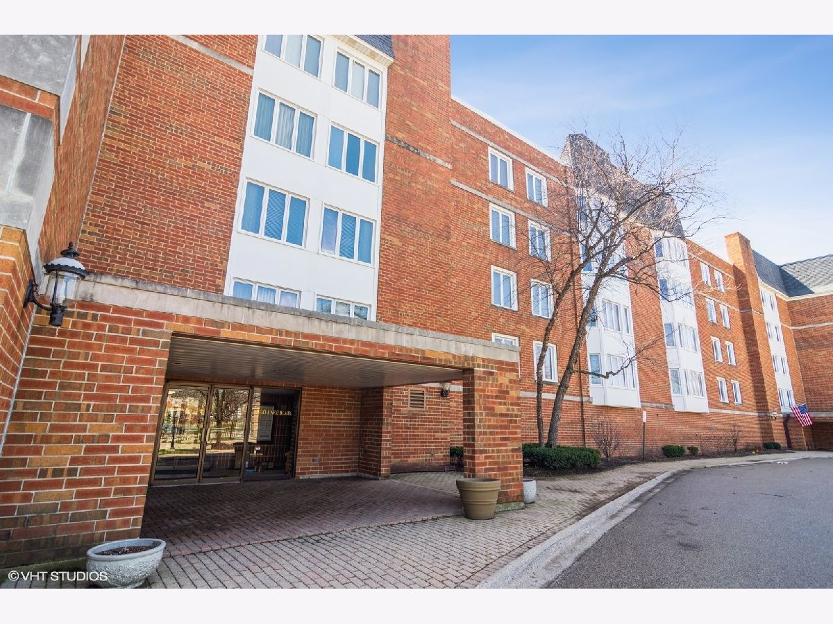 Condominiums Sold Cambridge On The Lake Buffalo Grove Illinois, 100 Lake