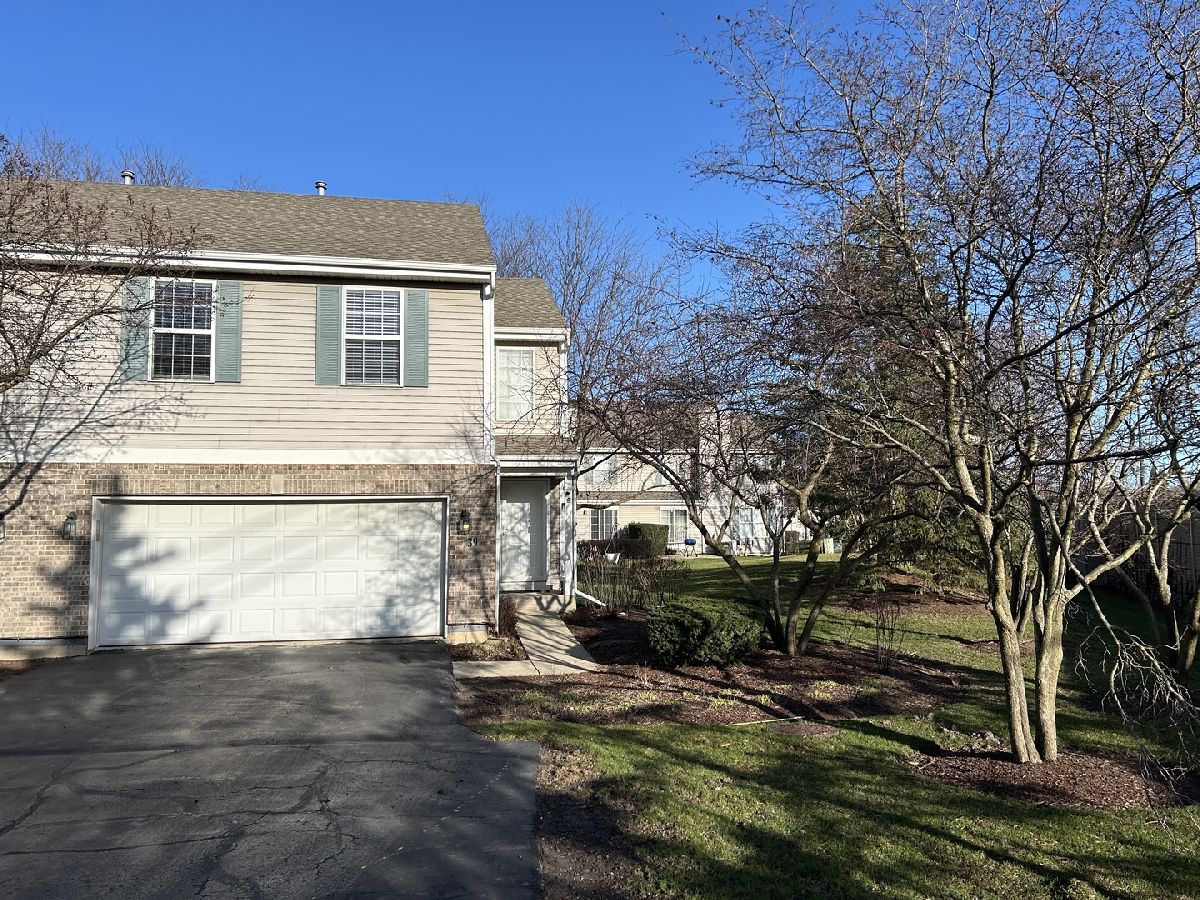 Townhomes Sold Hampton Oaks Streamwood Illinois, 39 Colonial