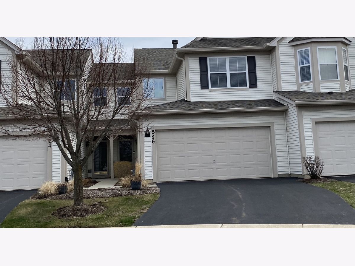 Townhomes & Condos & Homes Rented Harvest Hills St Charles Illinois, 526 Heritage