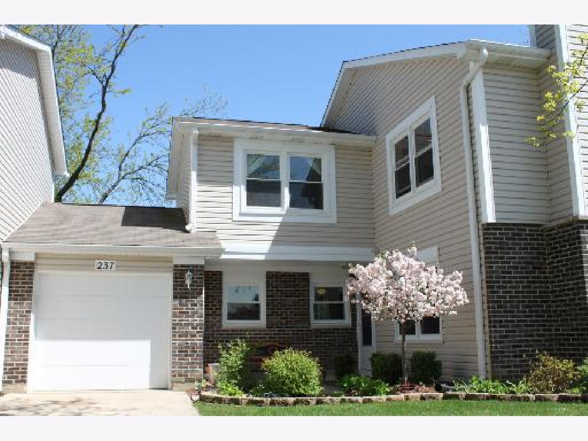 Townhomes Sold Westwind Bloomingdale Illinois