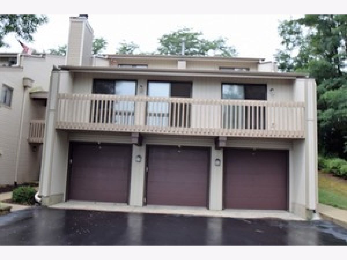 Townhomes & Condos Sold Woodhills Bay Colony Fox Lake Illinois, 71 White Oaks
