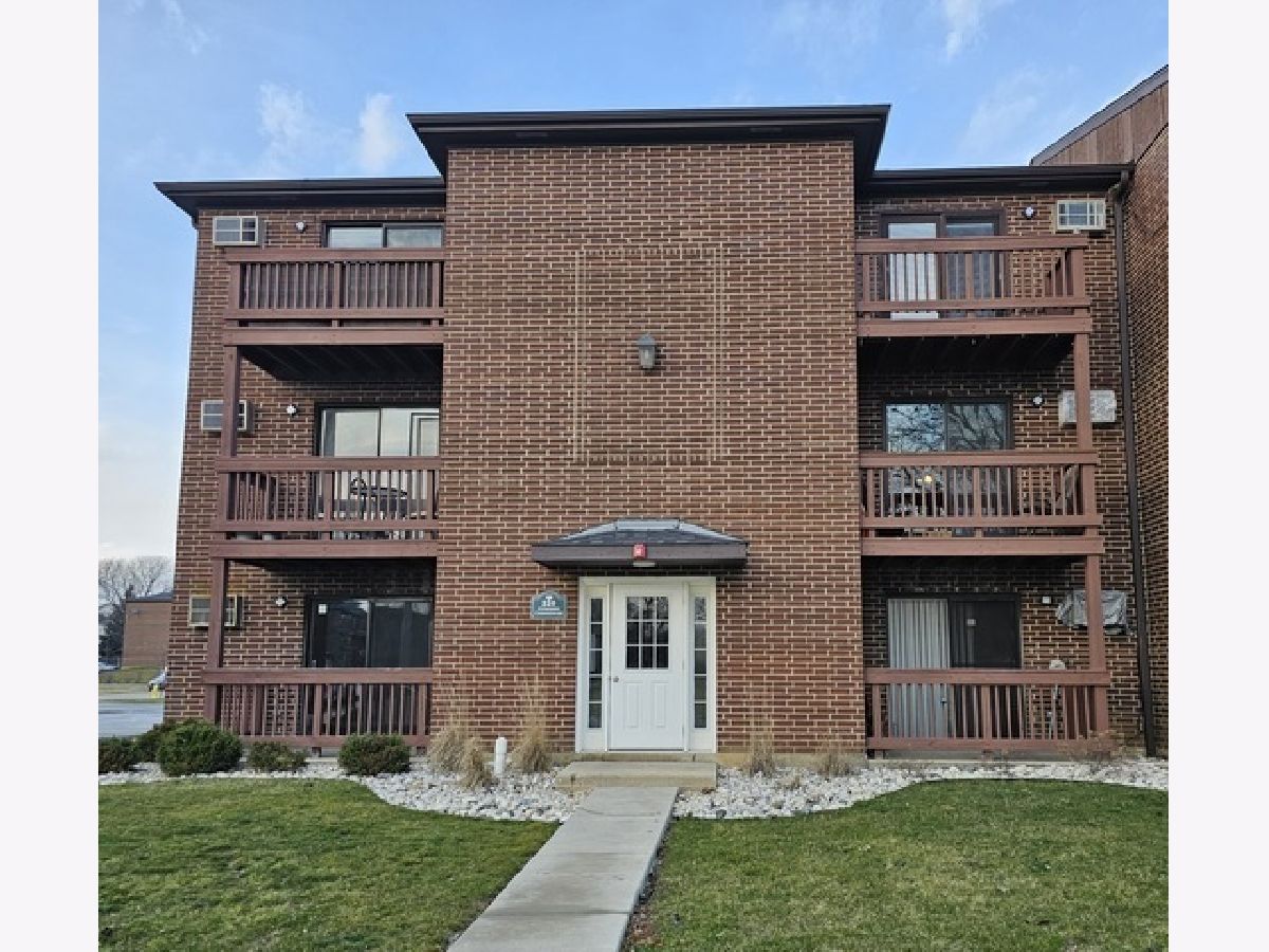 Condominiums Sold Evergreen Condominiums Glendale Heights Illinois, 330 Shorewood