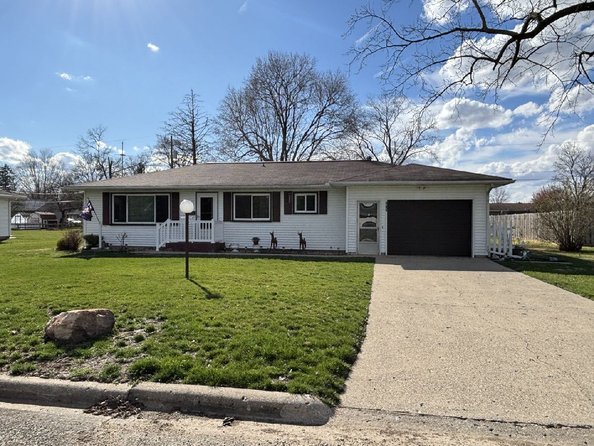  Sold Henry Illinois, 212 Darrell