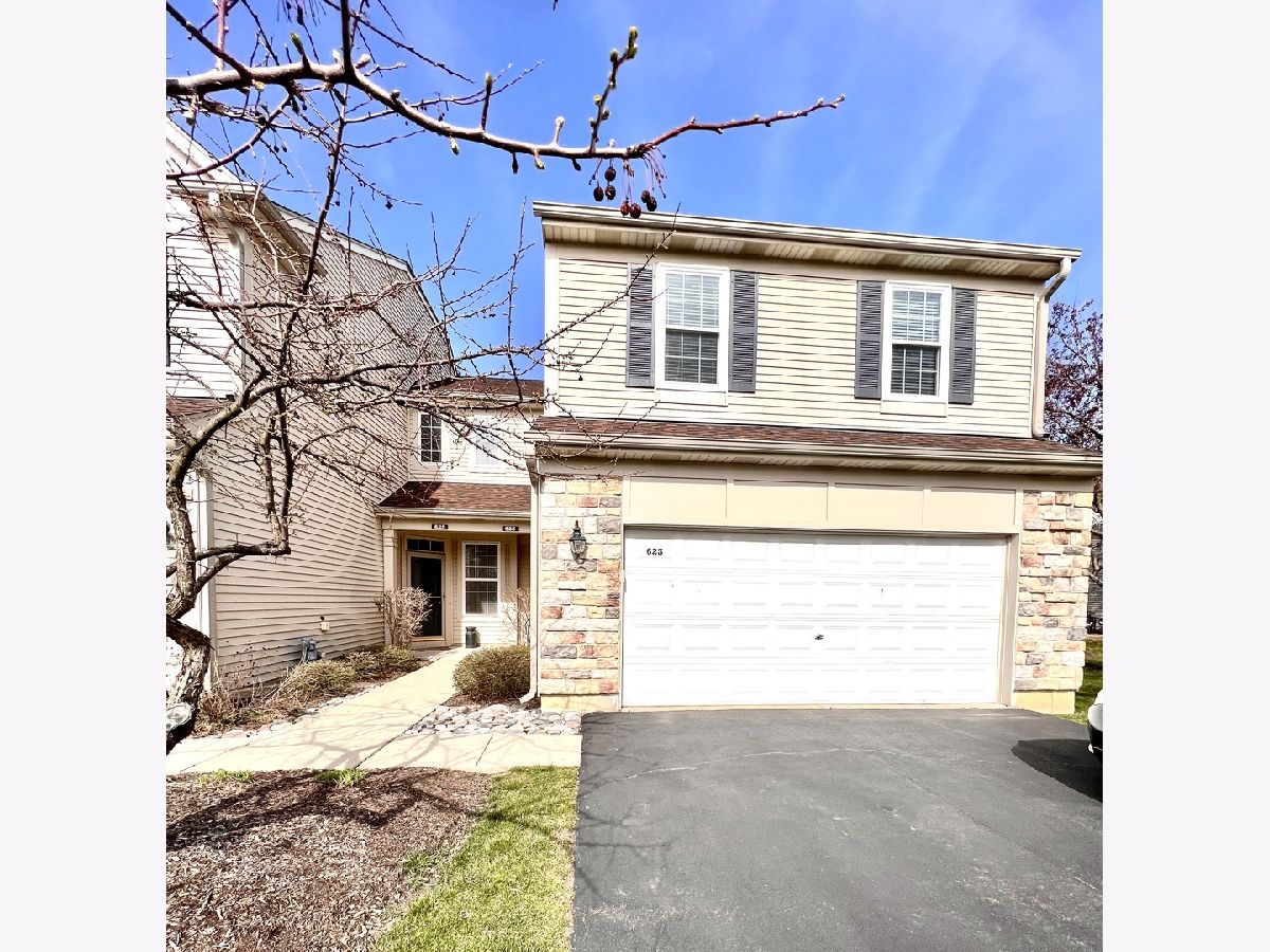 Townhomes Rented Cherry Creek Grayslake Illinois, 623 Shakespeare