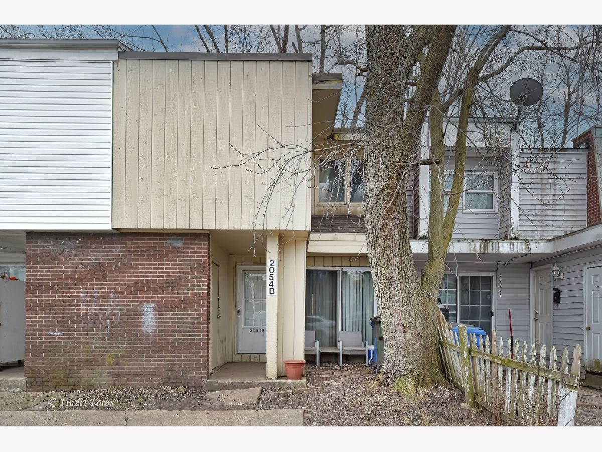 Homes & Condos & Townhomes Sold Morningside Carpentersville Illinois, 2054 Berkshire