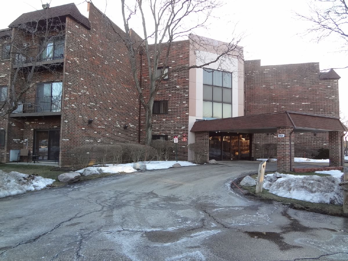Condominiums Rented Glencove Estates Glenview Illinois, 1104 Castilian