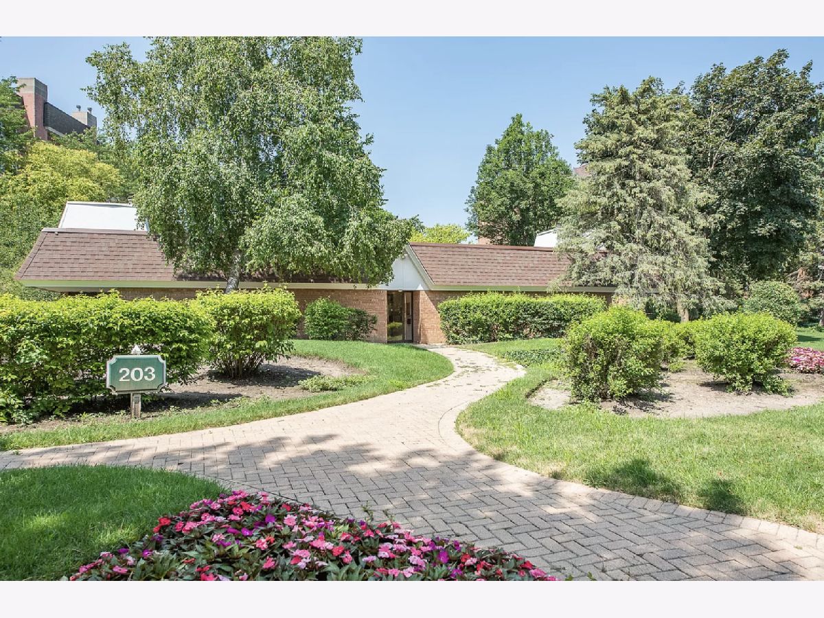 Condos & Townhomes & Homes Sold Rivershire Lincolnshire Illinois, 203 Rivershire
