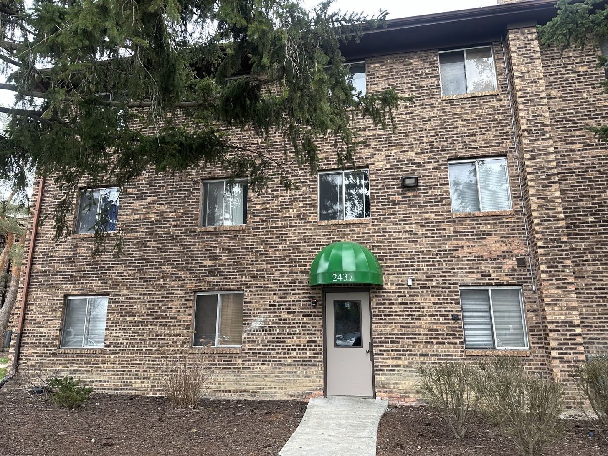 Condominiums Sold Waterbury Woodridge Illinois, 2437 Spring