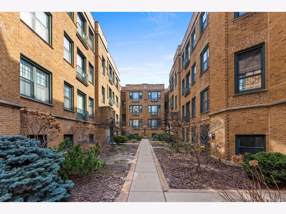 Condominiums Rented Sheridan Shore Courts Chicago Illinois, 7023.5 Sheridan