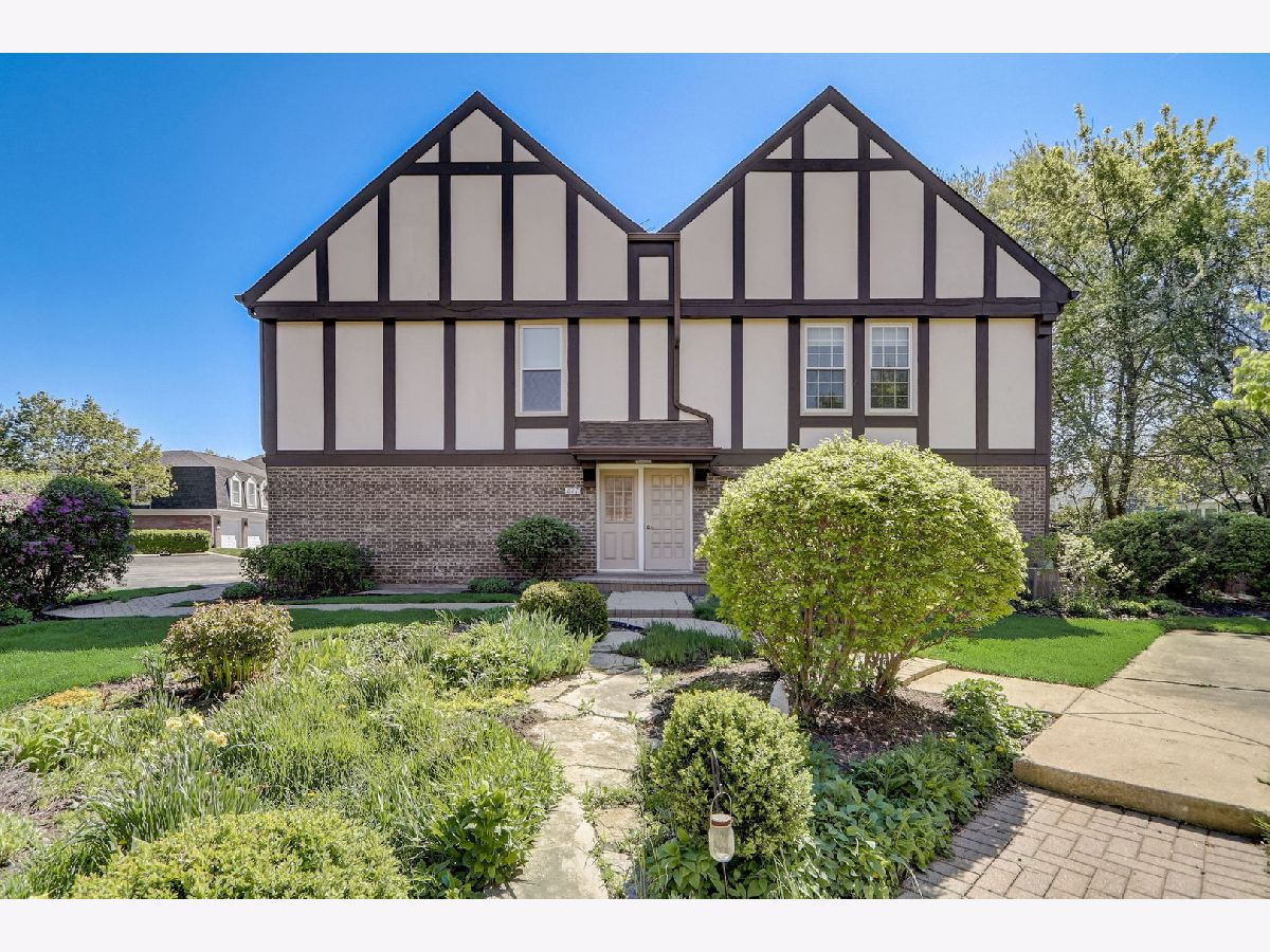 Condos & Townhomes Sold Cambridge Square Libertyville Illinois, 877 Garfield