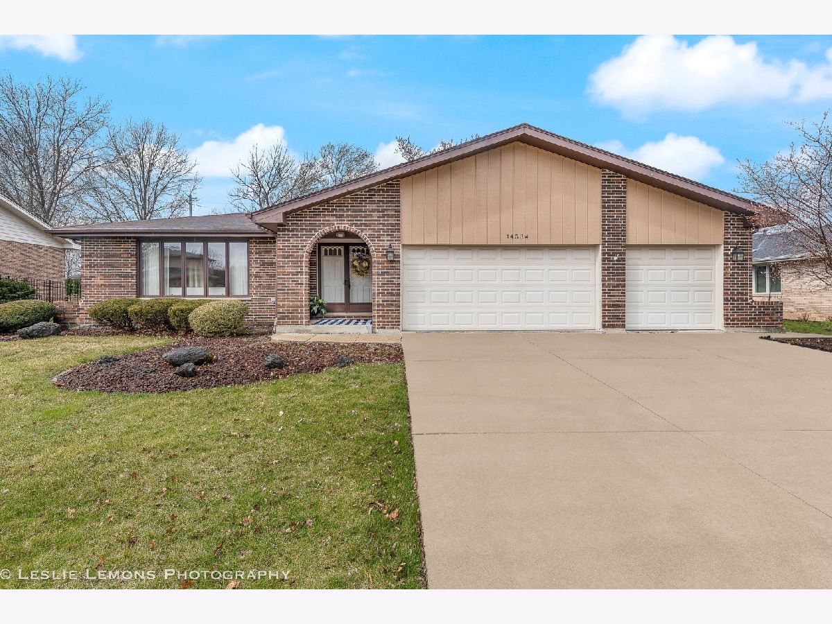 Homes Sold Derby Hills Homer Glen Illinois, 14534 Mustang