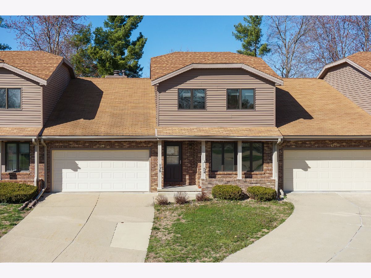 Homes & Condos & Townhomes Sold Rollingbrook Bloomington Illinois, 139 Manor