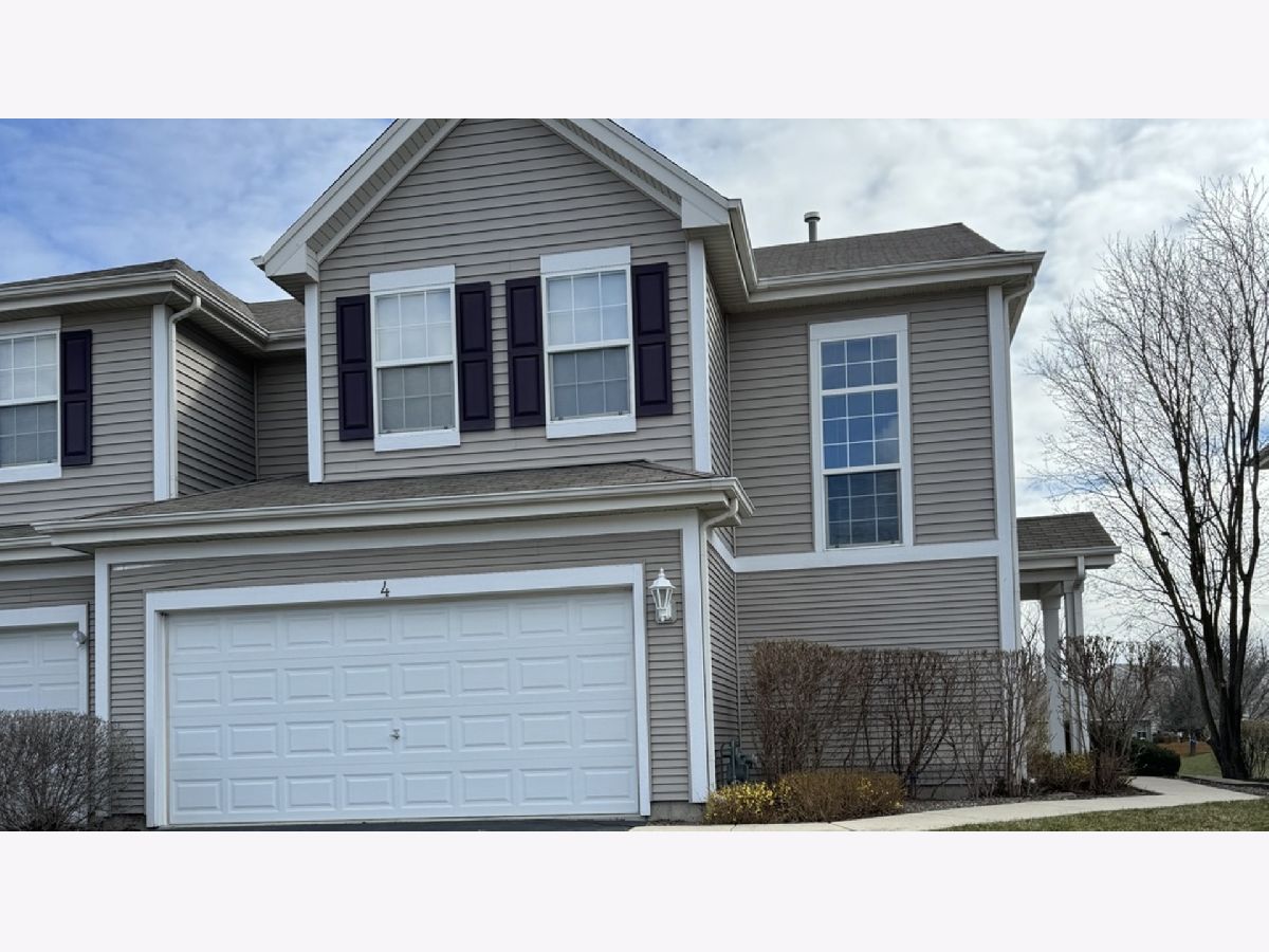 Townhomes & Condos Rented Summit Enclave Dekalb Illinois, 1428 Reserve