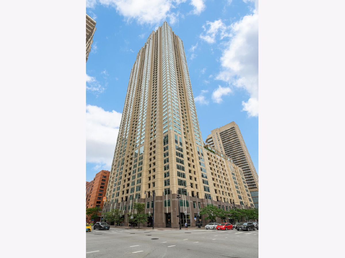 Condos & Townhomes Rented Millenium Centre Chicago Illinois, 33 Ontario