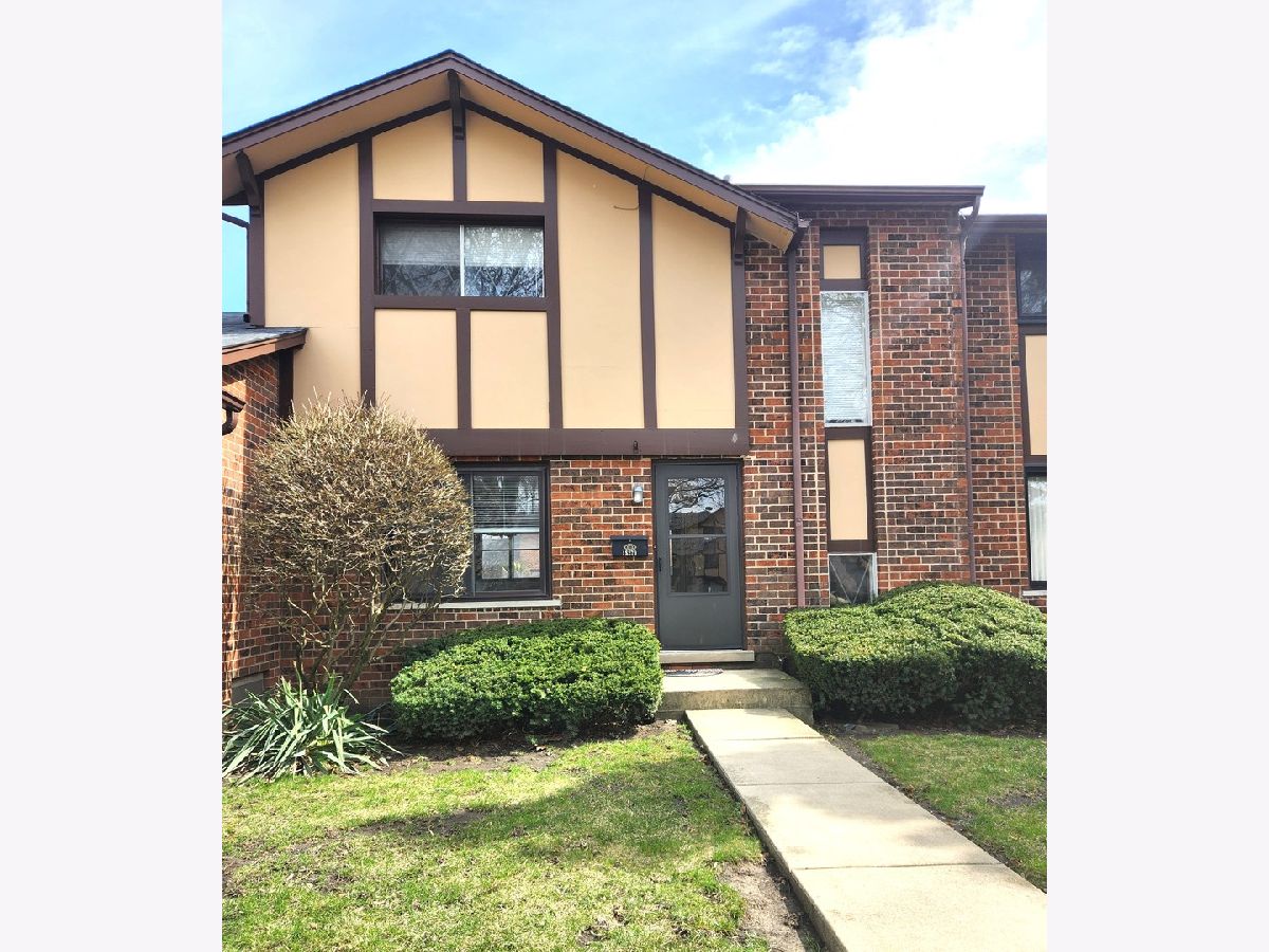 Townhomes & Condos Rented Brandywine Villa Park Illinois, 1S279 Danby