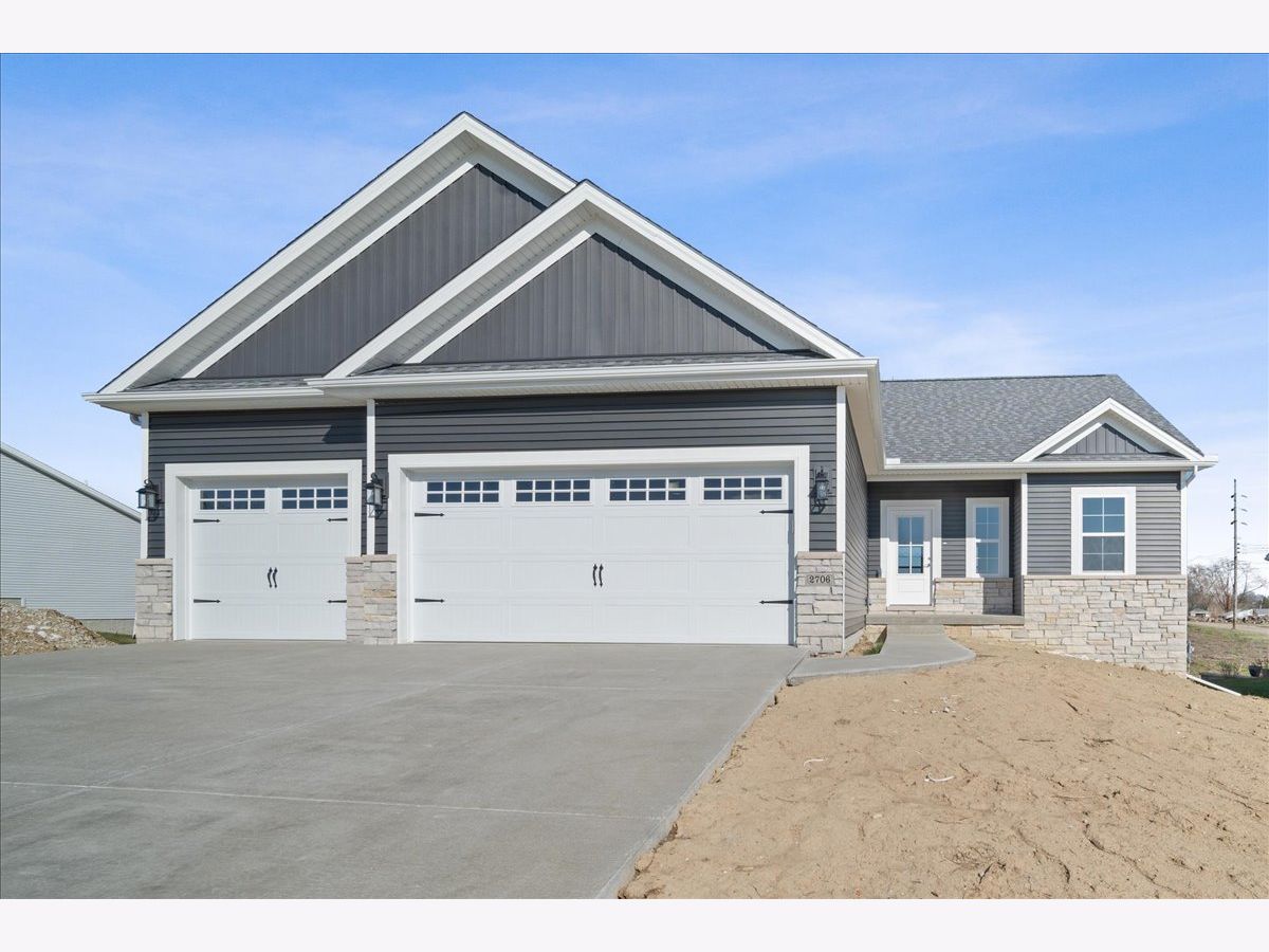 Homes & Condos & Townhomes Sold Wittenberg Woods Bloomington Illinois, 2706 Handel