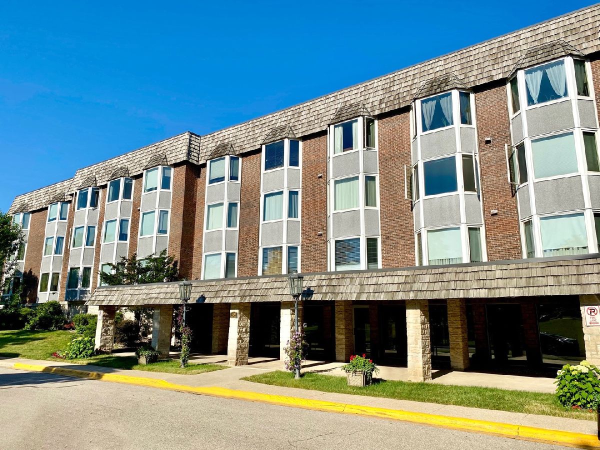 Condominiums Rented Bristol Court Park Ridge Illinois, 400 Thames