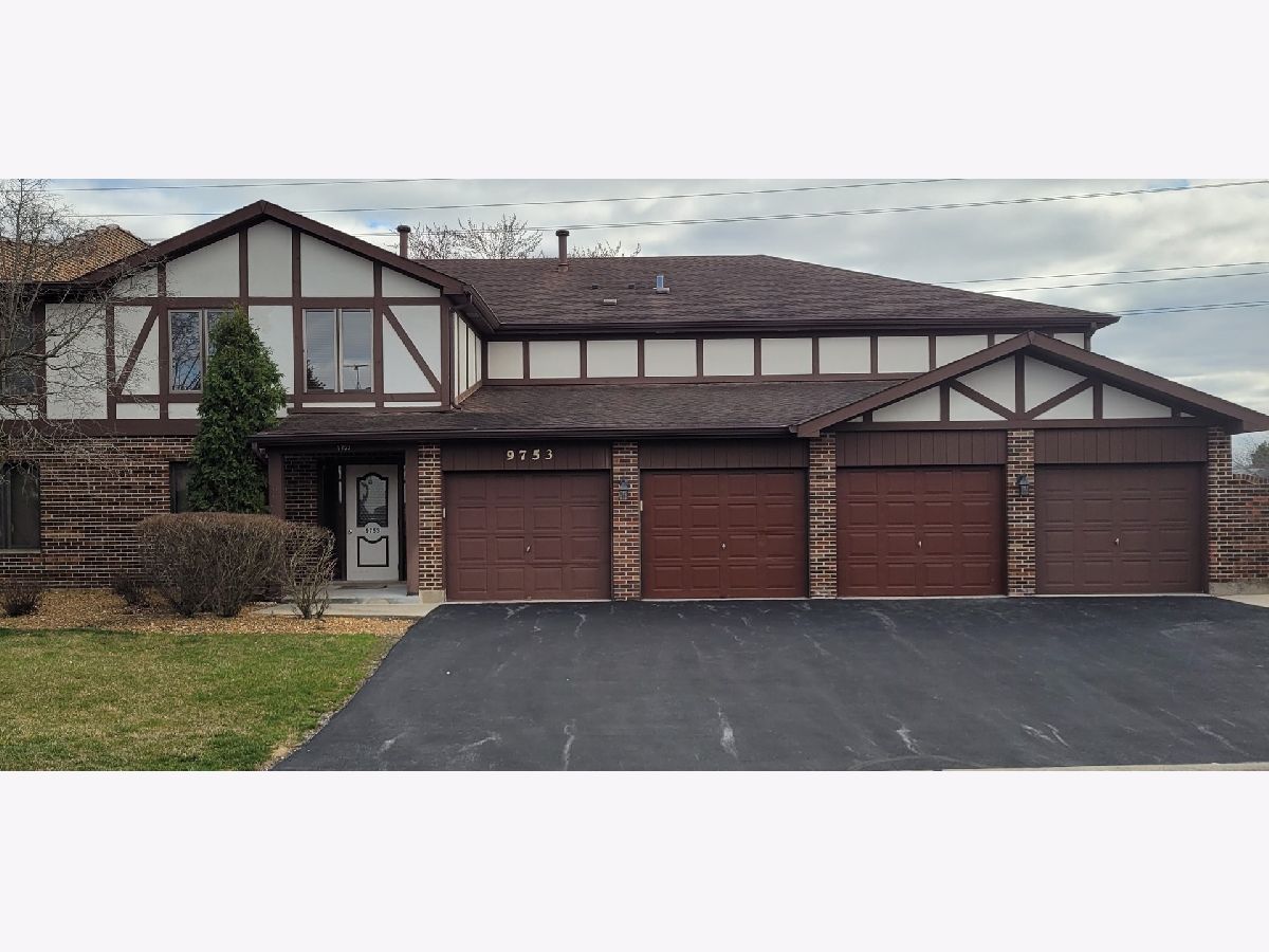 Condominiums & Homes Sold Mill Creek Palos Park Illinois, 9753 Mill Drive East