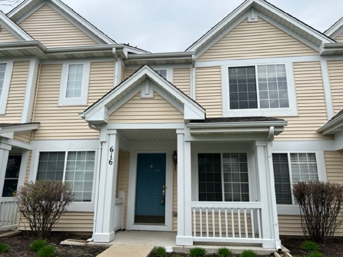 Townhomes Rented Lincoln Station Oswego Illinois, 616 Lincoln Station