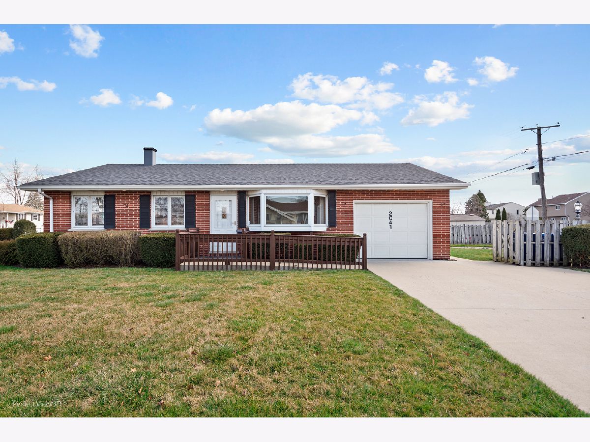 Homes Sold Castle Crest Waukegan Illinois, 2041 Kingston