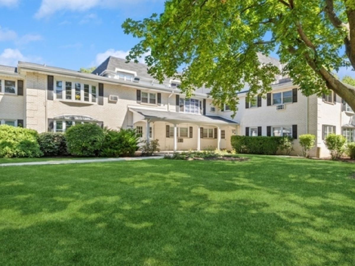 Condominiums Sold Hampton Courts Arlington Heights Illinois, 506 Eastman