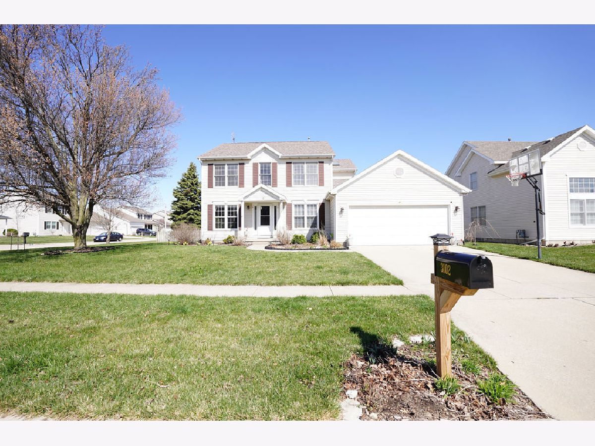 Homes & Condos & Townhomes Sold Eagle Creek Bloomington Illinois, 3102 Creek Side