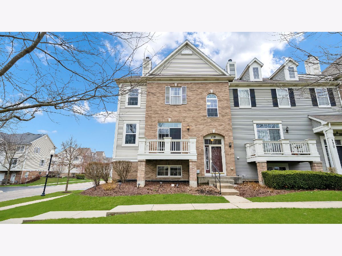 Townhomes & Condos Sold Fountains At Town Center Carol Stream Illinois, 175 Shaftesbury