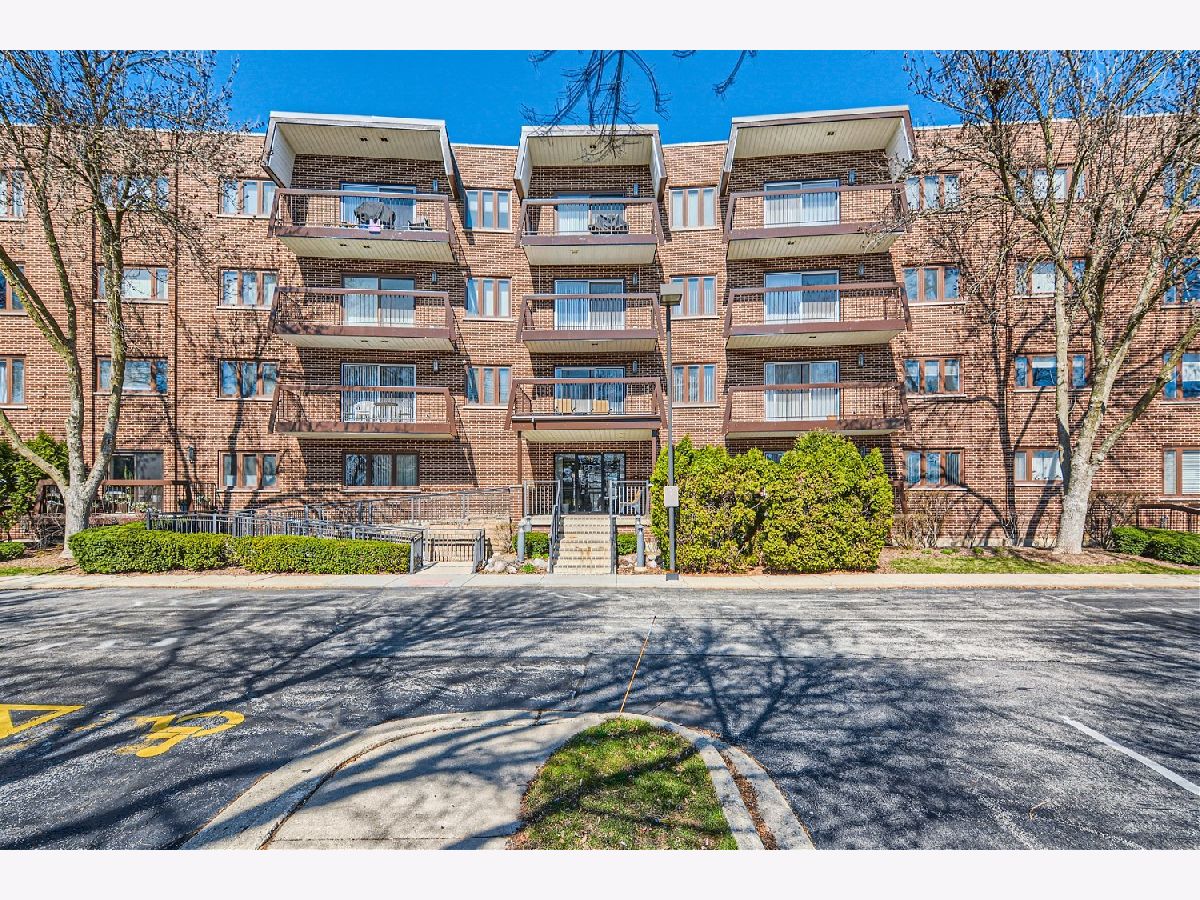 Condominiums Sold Grove Terrace Buffalo Grove Illinois, 300 Dundee