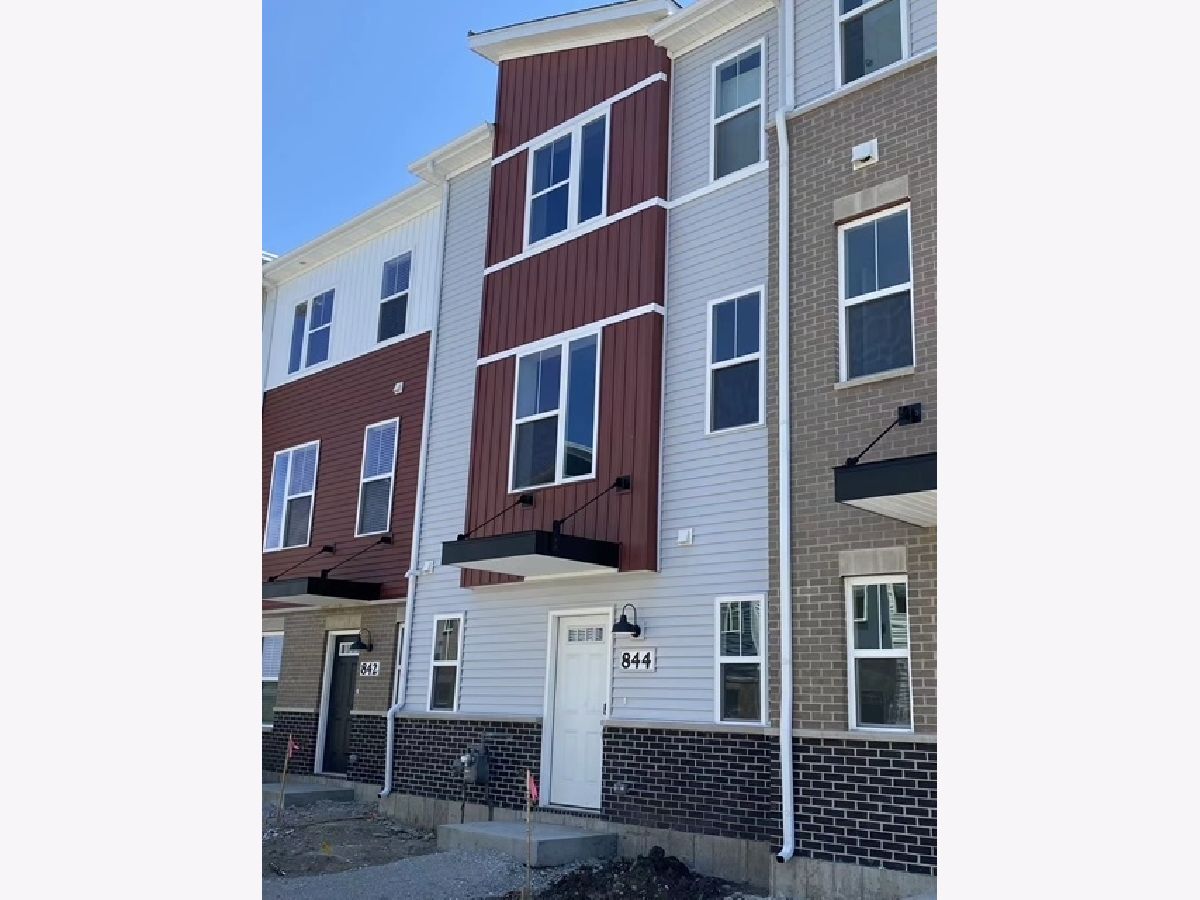 Condos & Townhomes Rented Gramercy Square Aurora Illinois, 844 Finley
