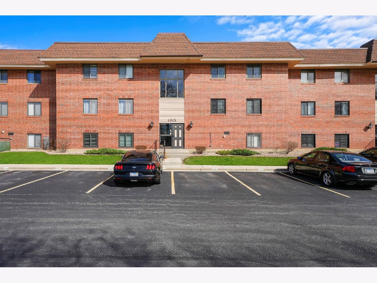 Condominiums Sold Highland Lakes Lombard Illinois, 2325 Main