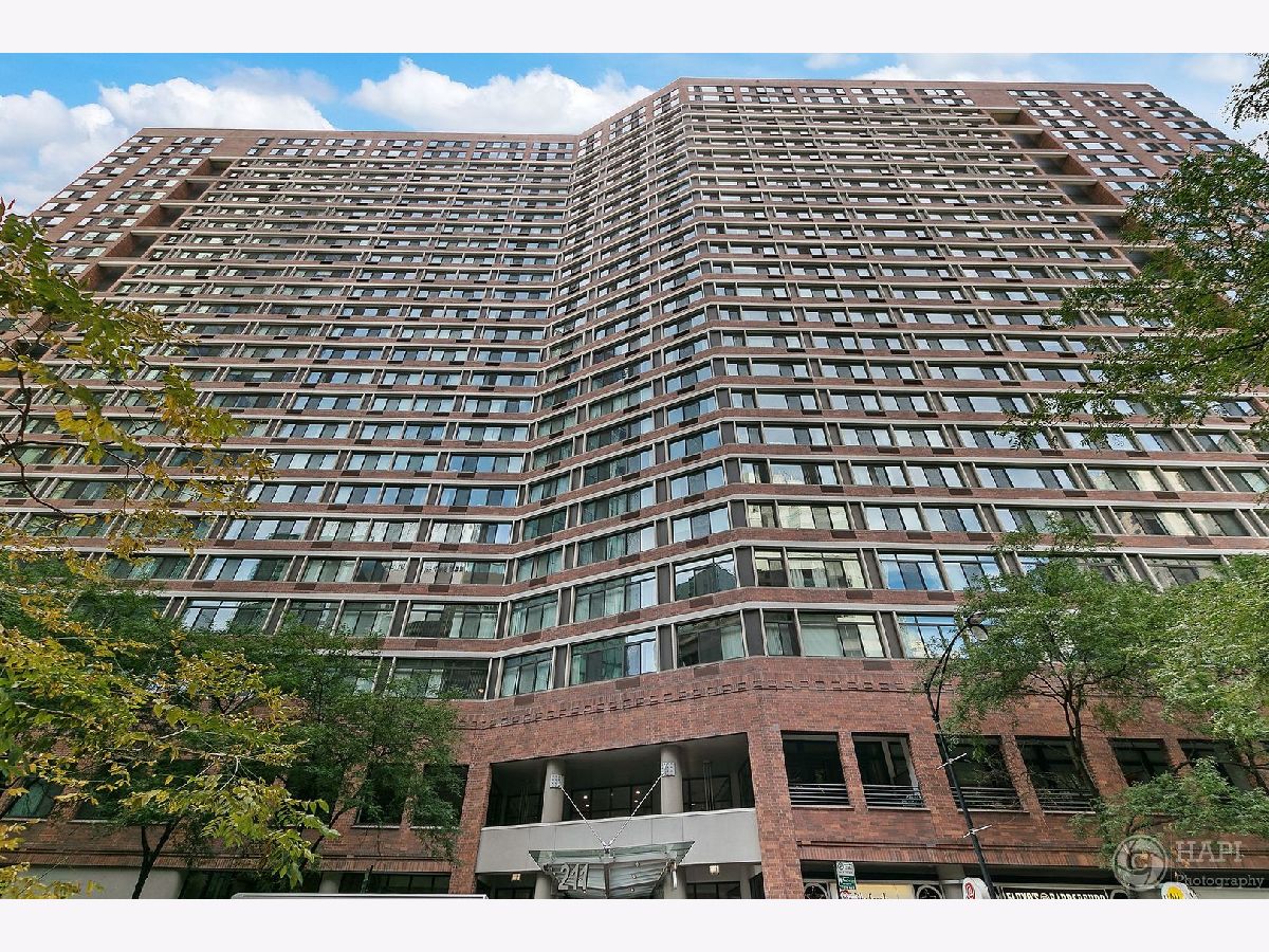 Condominiums Sold Grand Ohio Chicago Illinois, 211 Ohio