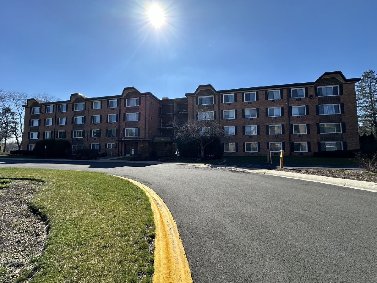 Condominiums Rented Mallard Cove Arlington Heights Illinois, 1216 New Wilke