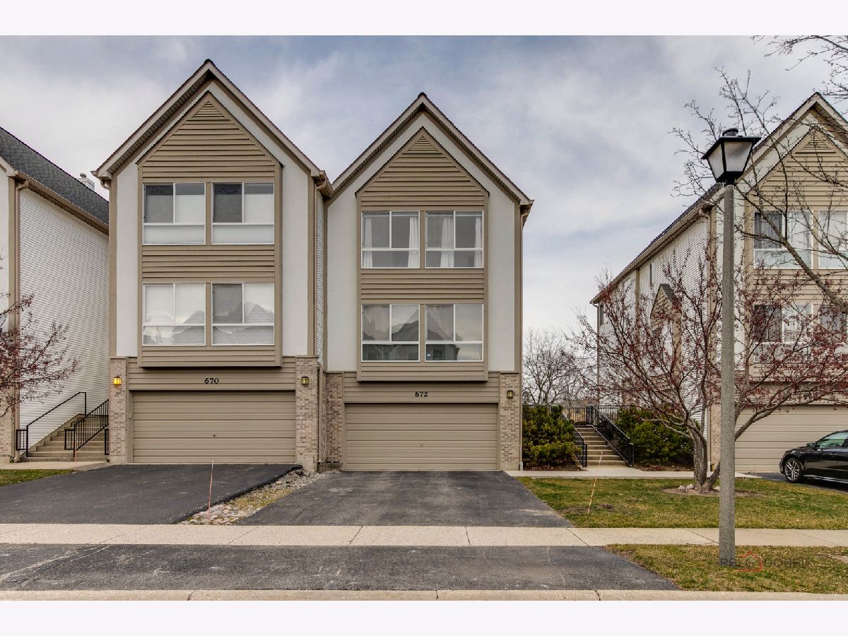 Townhomes Rented Diamond Pointe Mundelein Illinois, 672 Diamond Pointe
