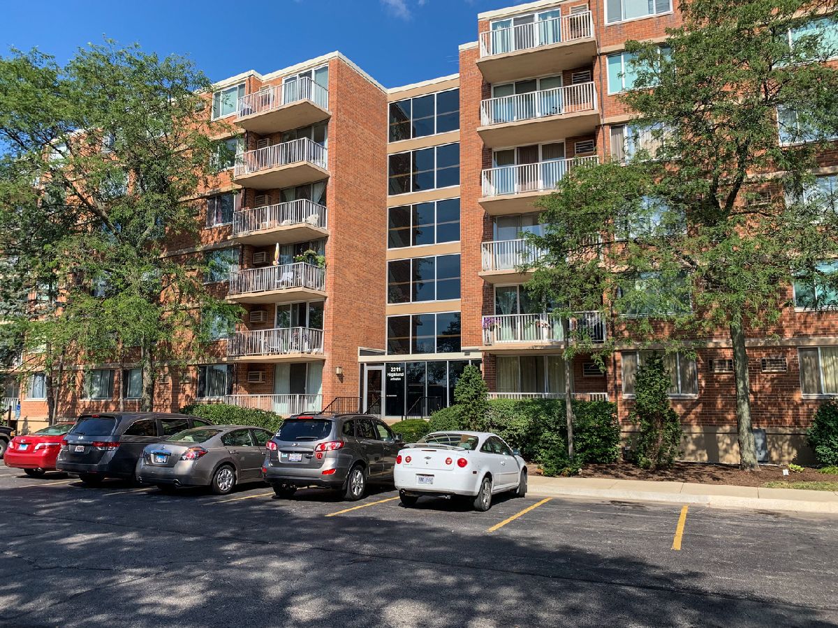 Condominiums Rented Yorktown Green Lombard Illinois, 2211 Highland