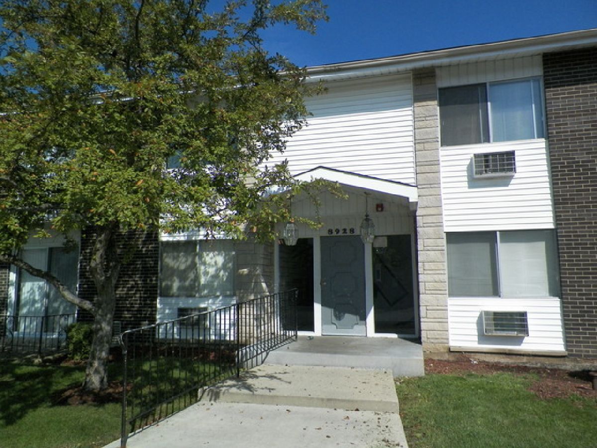 Condominiums Rented Courtland Square Des Plaines Illinois, 8928 Steven