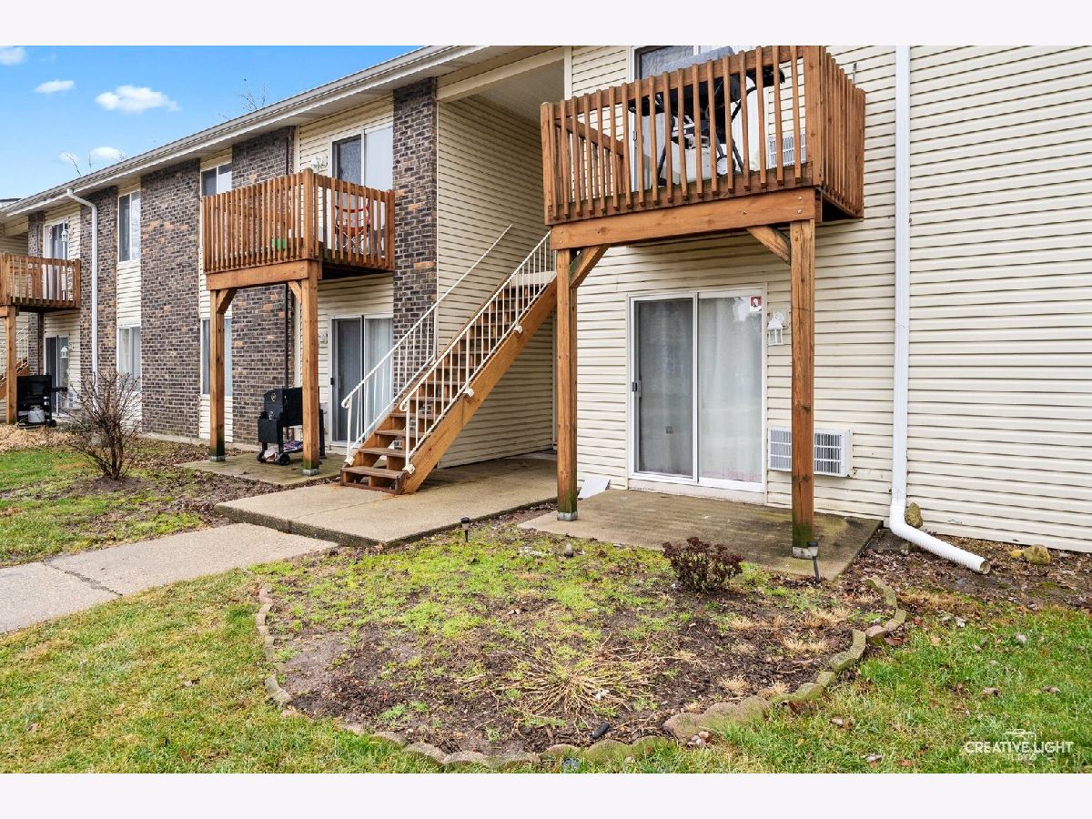 Condominiums Rented Deer Run Oswego Illinois, 2700 Light