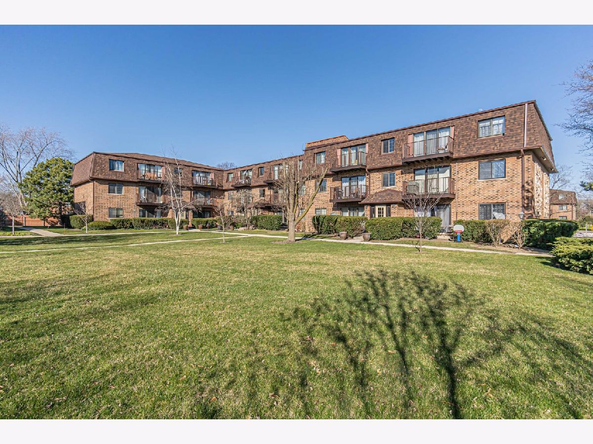 Condominiums Sold Kensington Commons Mount Prospect Illinois, 410 Kensington
