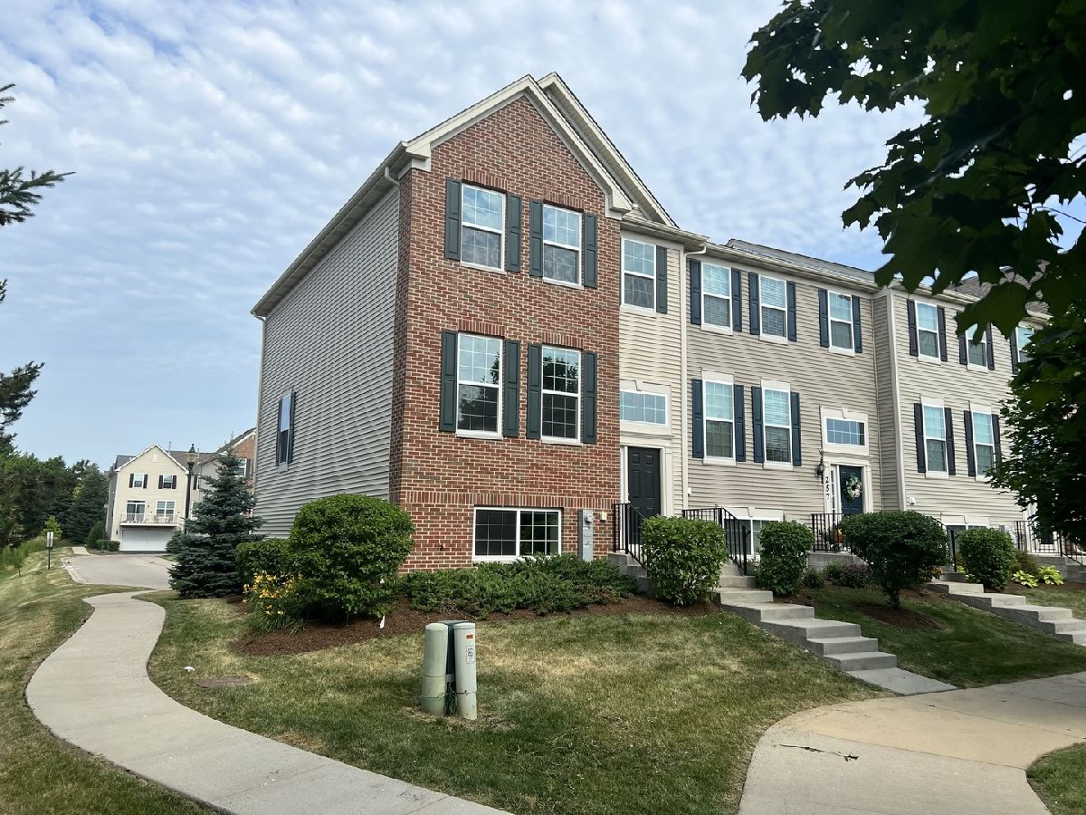 Townhomes & Condos Rented Lake Street Square Grayslake Illinois, 261 Lionel