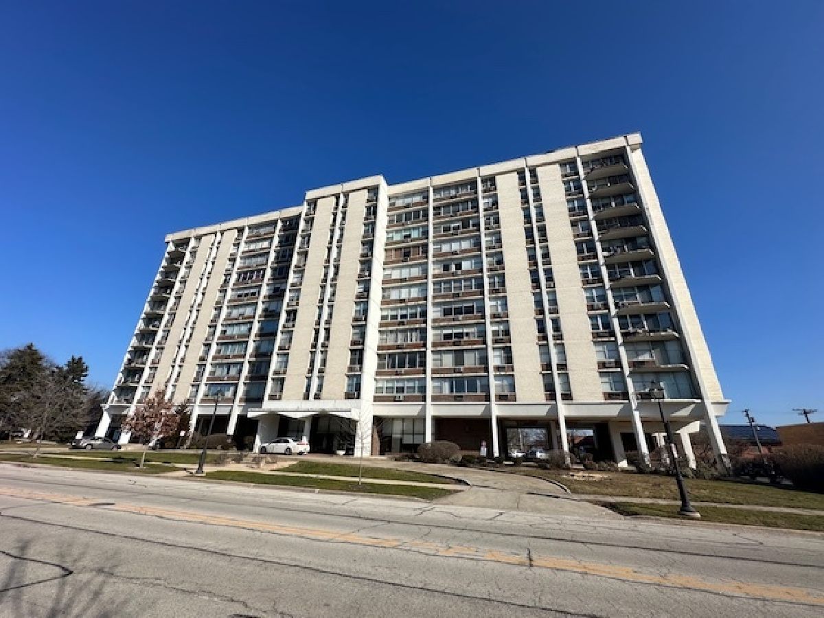 Condominiums Sold Lombard Tower Lombard Illinois, 33 Main