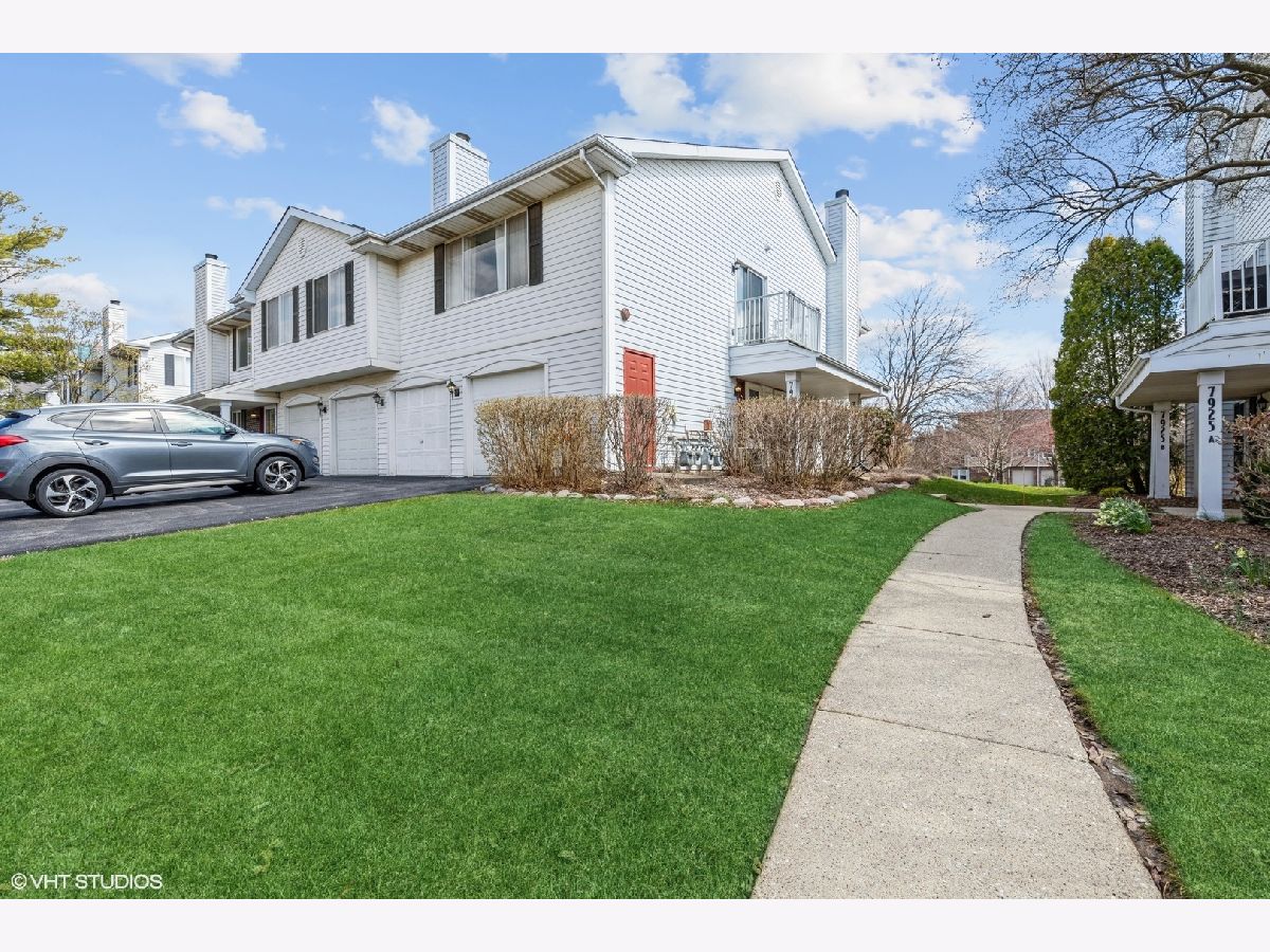Townhomes & Condos Sold Devonshire Darien Illinois, 7921 Knottingham