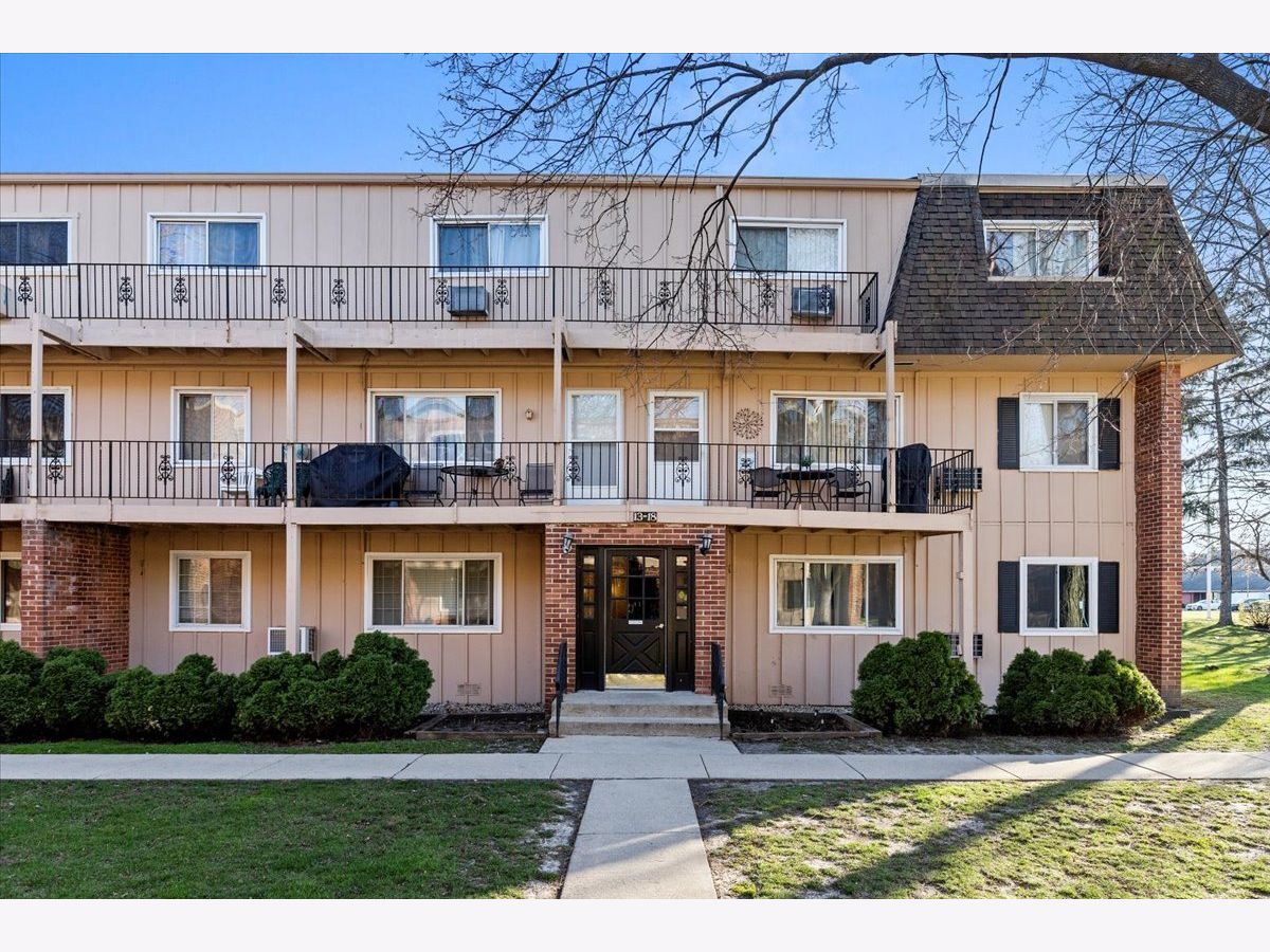 Condominiums Sold Coach Light Rolling Meadows Illinois, 2400 Algonquin