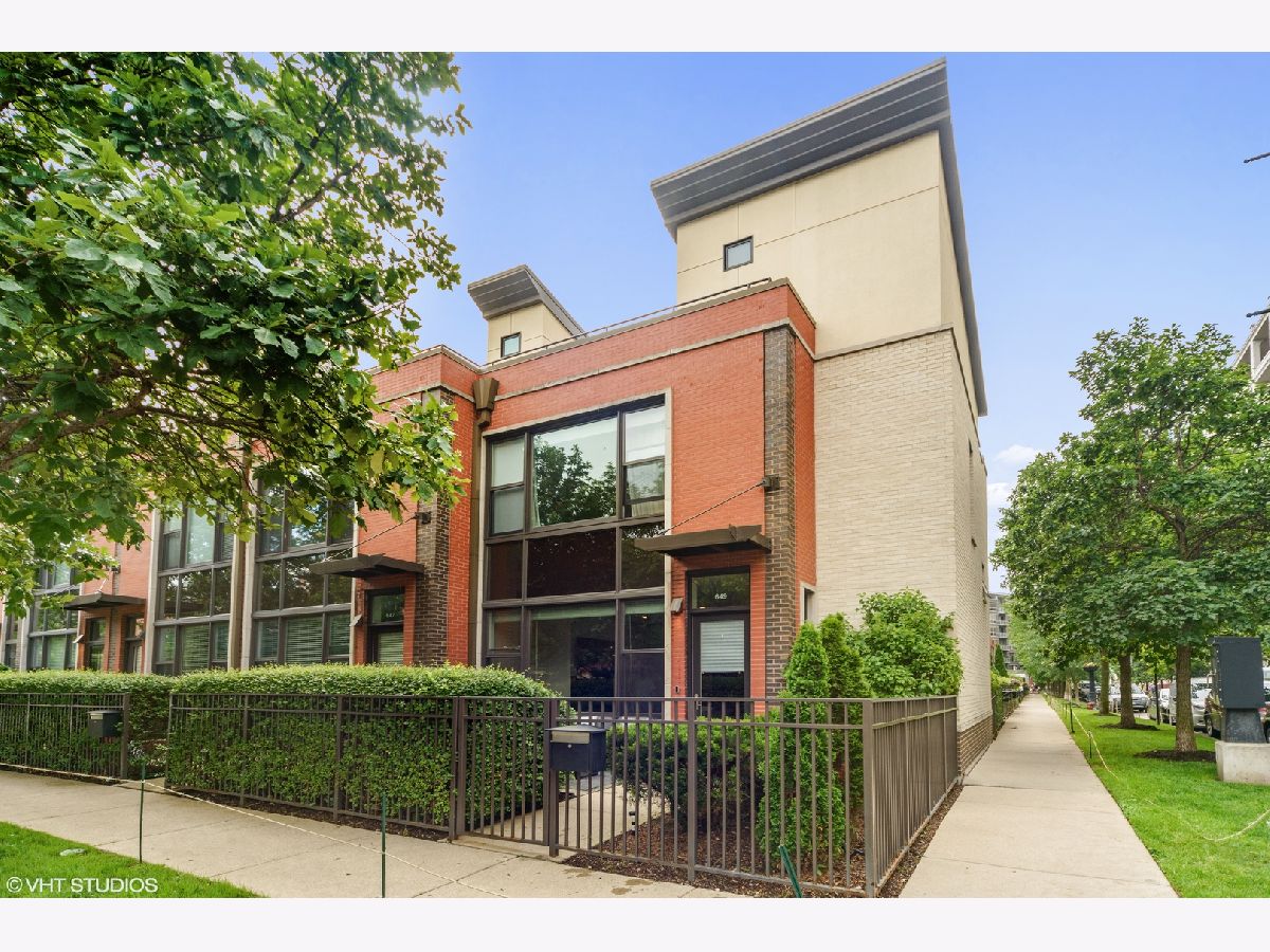 Townhomes & Condos Rented River Village Chicago Illinois, 649 Oak