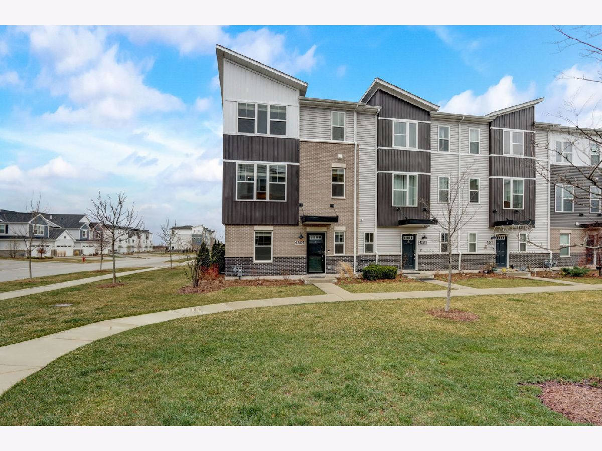 Condos & Townhomes Sold Gramercy Square Aurora Illinois, 4205 Calder